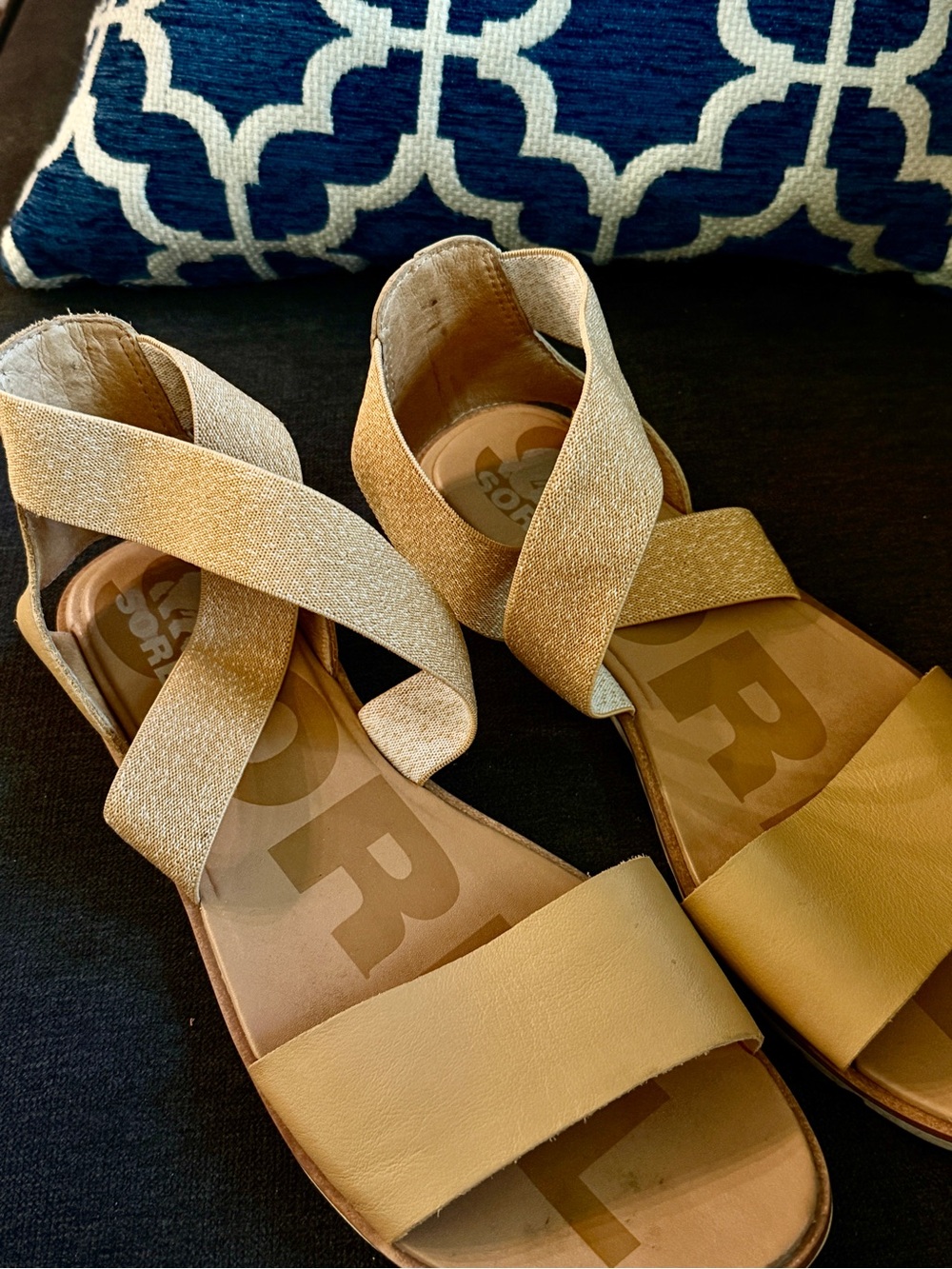 Sorel- Comfortable Women's nude Sandals - size 9.5 Elastic Cross-Strap. $25